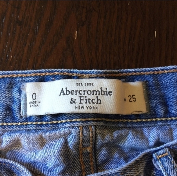 Abercrombie and Fitch Embroidered cut off Distressed Denim shorts Size 0 - Picture 5 of 5